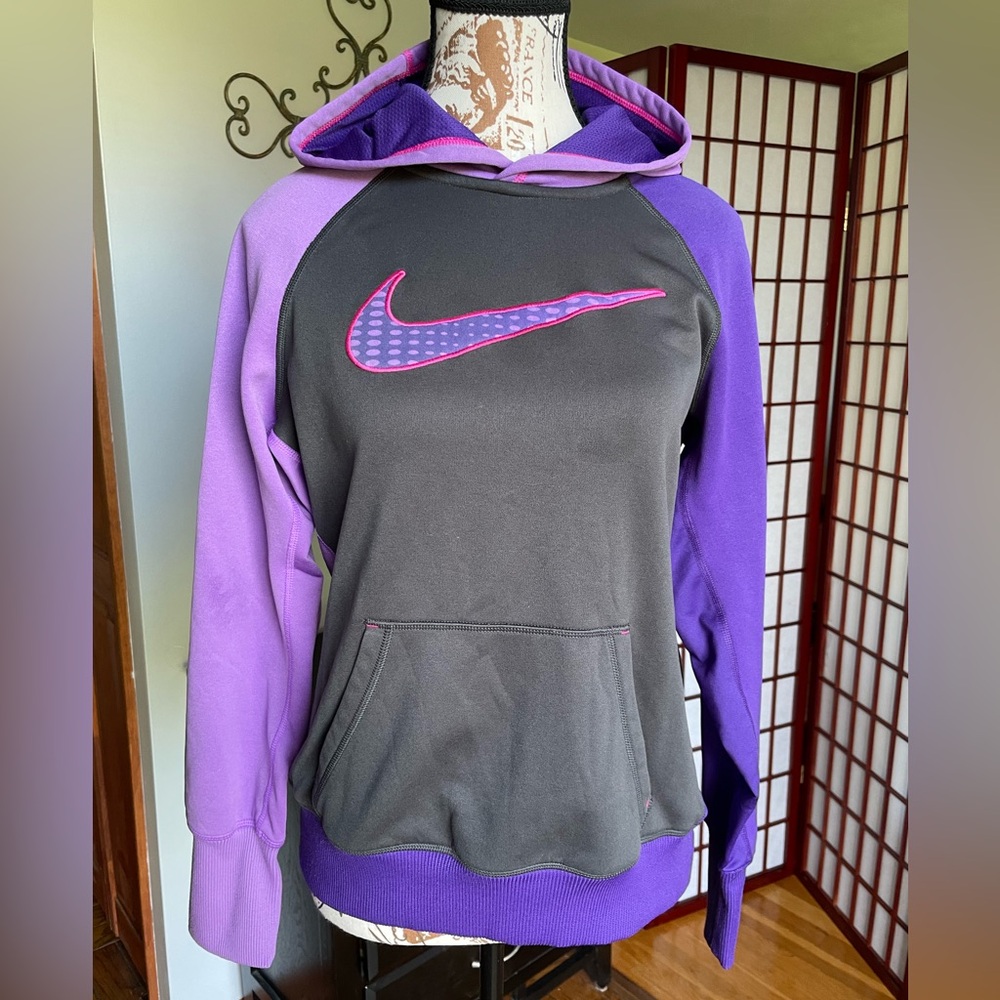Nike Women's Black and Purple Therma-Fit Hoodie, Size M
